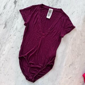 FREE PEOPLE Me Oh My Bodysuit Short Sleeve V-Neck Burgundy Red Wine Stretch (M)
